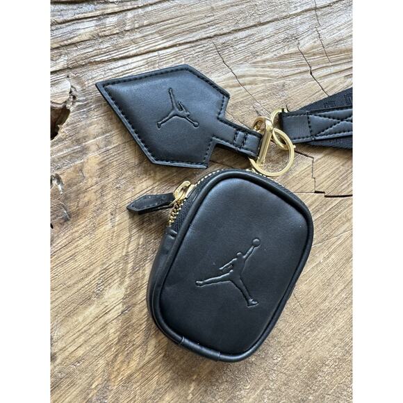 Nike Air Jordan Convertible Trophy Lanyard Black Gold - Picture 2 of 4